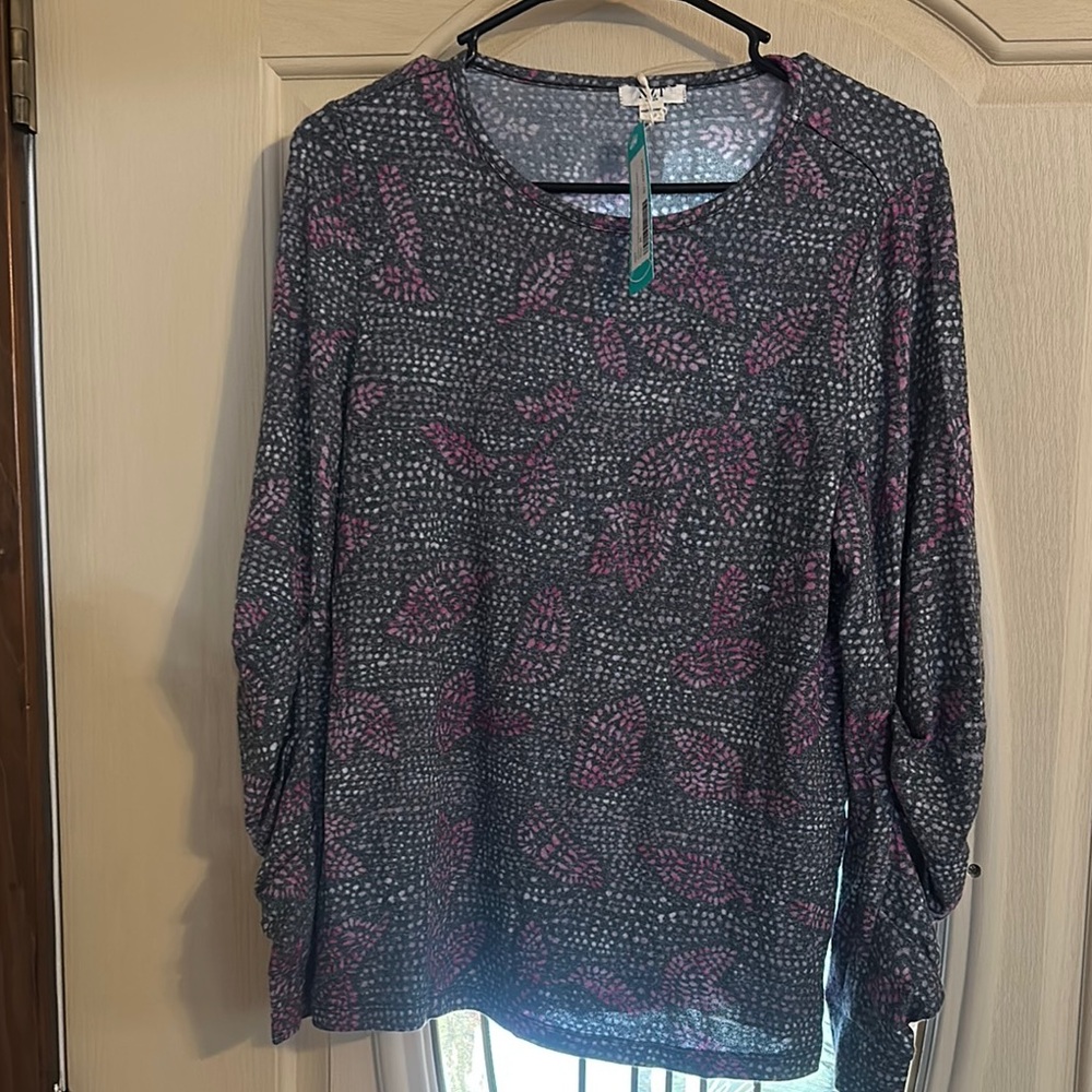 Gray and Pink Leaf Patterned Women's Top